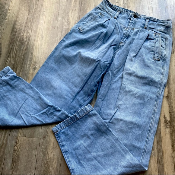 BDG Denim - Light Wash BDG Urban Outfitters Paper Bag High Rise Jeans